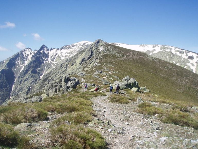 Puerto del Peón y pico La Mira