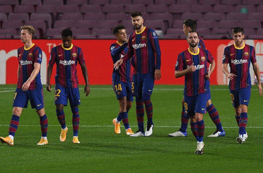Los jugadores del Barça durante el partido contra el Ferencvacos.