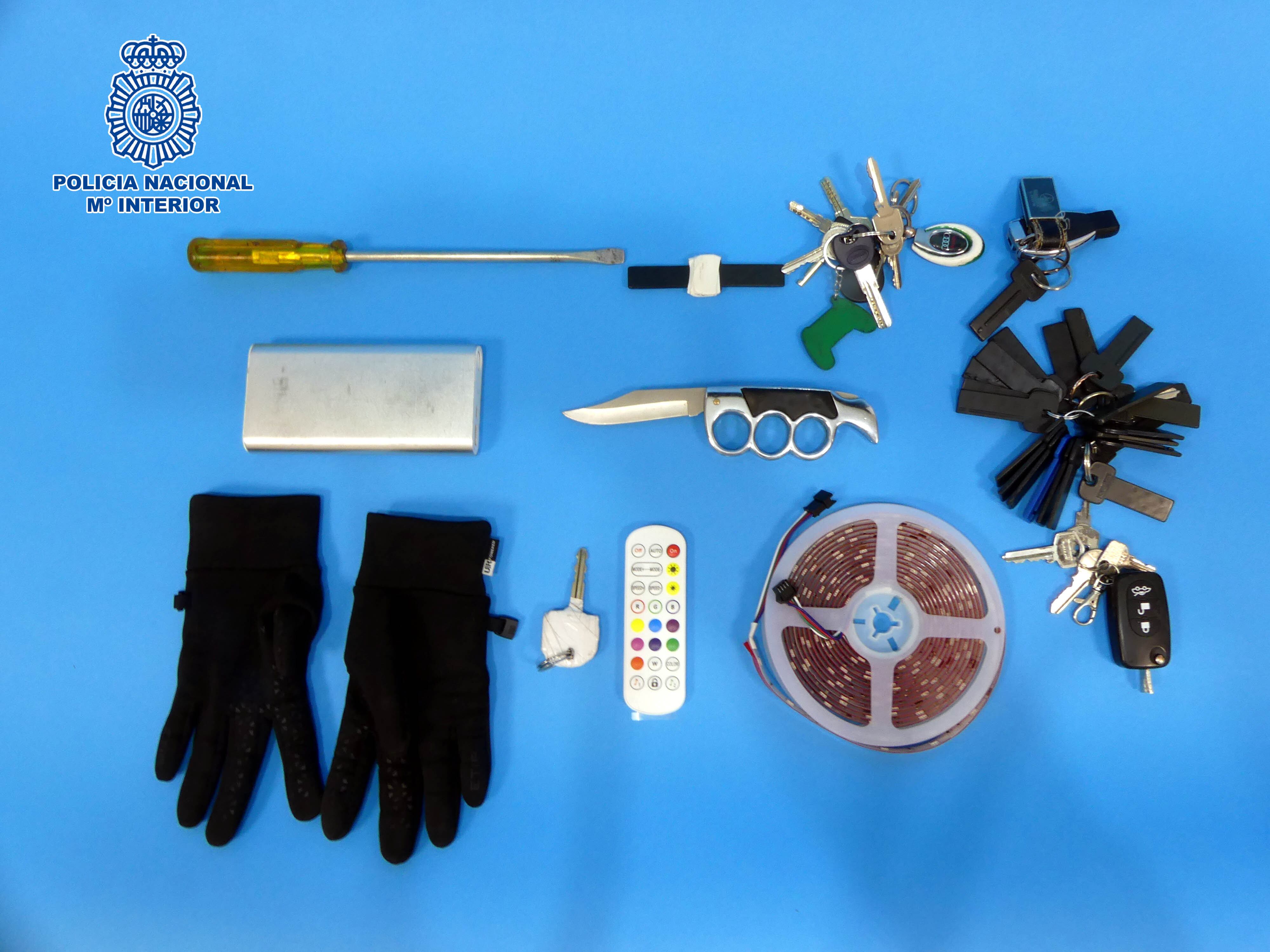 Efectivos intervenidos a los menores detenidos