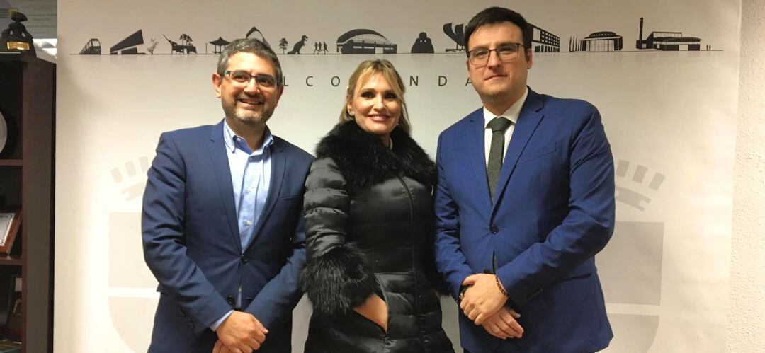 El alcalde, Rafael Sánchez Acera, Ainhoa Arteta y el vicealcalde Miguel Ángel Arranz