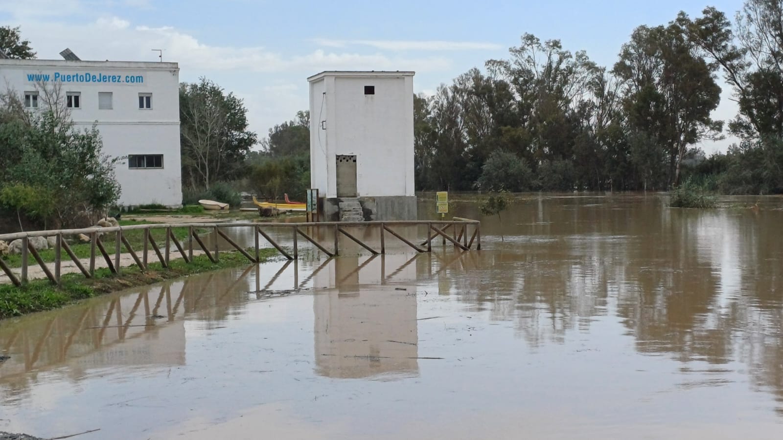 Río Guadalete a su paso por la barriada rural de La Corta, Jerez