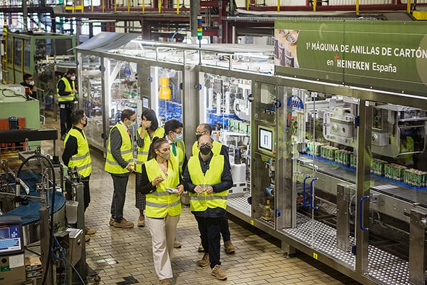 Mireia Mollà visita la fabrica valenciana de Heineken España