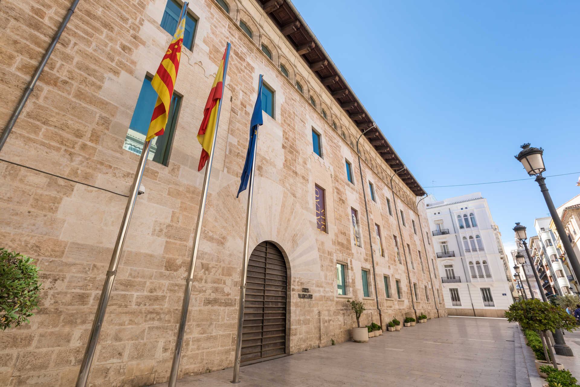 Entrada de Les Corts Valencianes en una imagen de archivo.