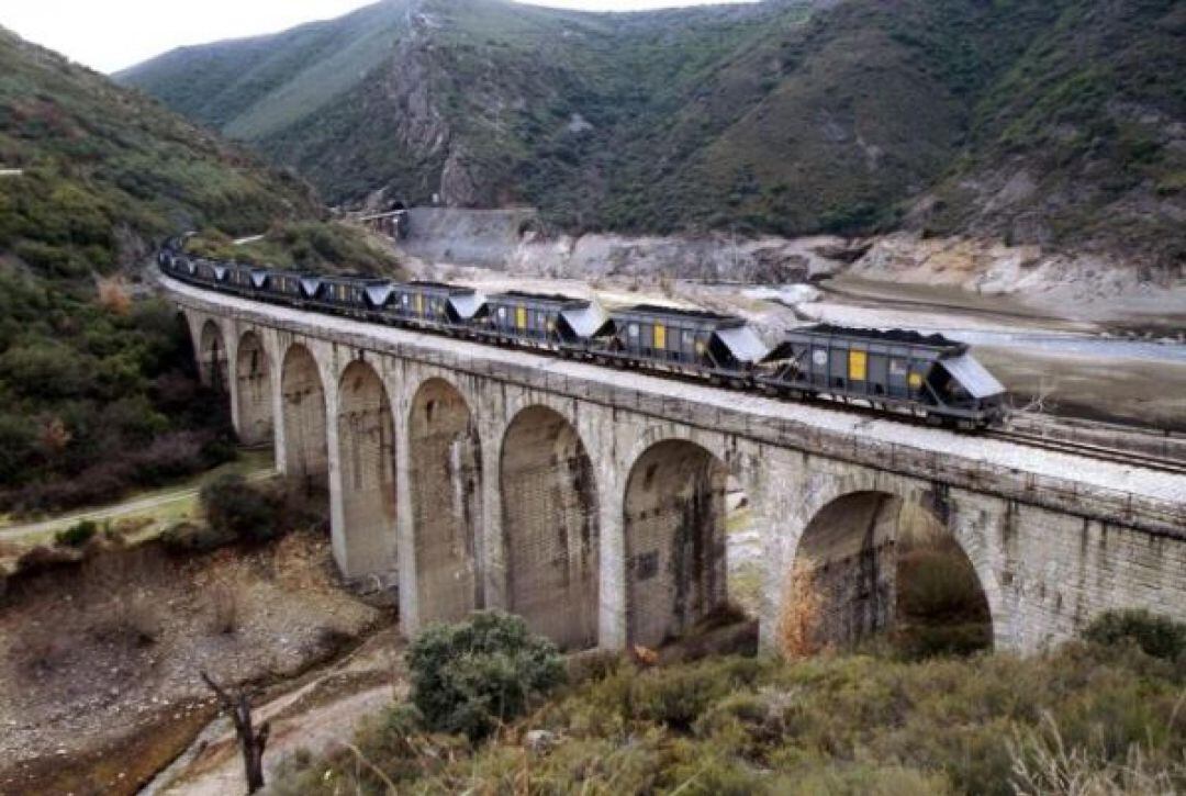 Tren de la MSP, con su carga de carbón