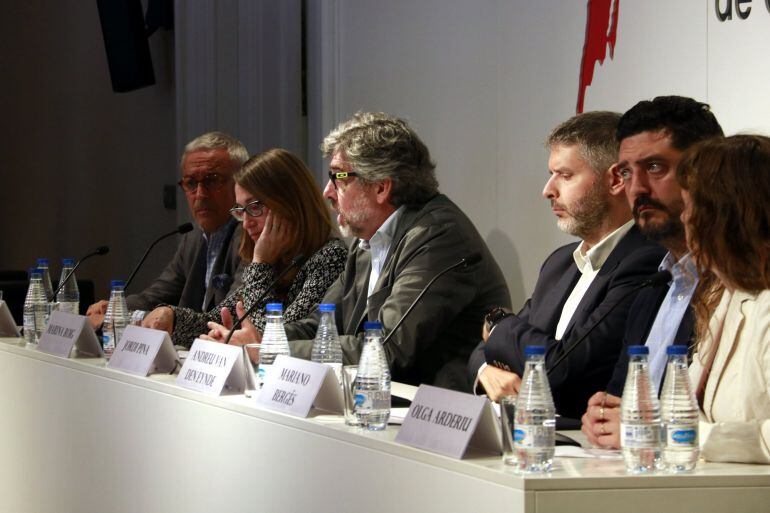 Los abogados de los políticos independentistas presos, durante la rueda de prensa.