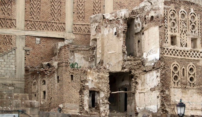 Una casa dañada en la ciudad histórica de Saná. Si las autoridades no detienen la destrucción, podría quedar fuera del la lista de Patrimonio de la Homanidad de la UNESCO