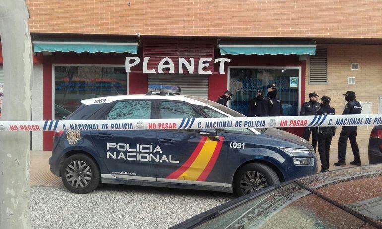 El asesinato se produjo en el interior de este bar, donde la víctima trabajaba como camarera