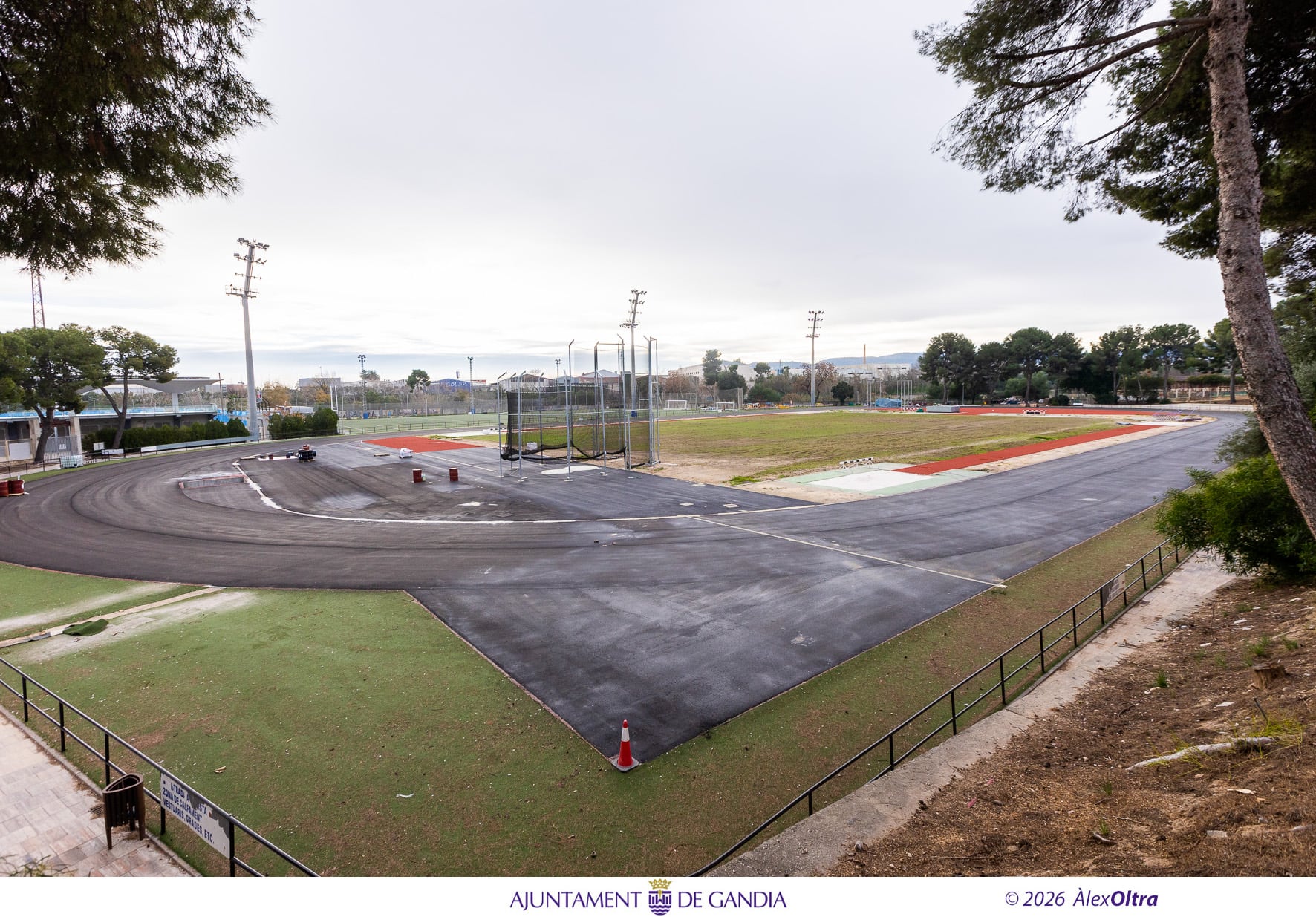 El Ayuntamiento de Gandia llega a un acuerdo para desbloquear las obras de la pista de atletismo