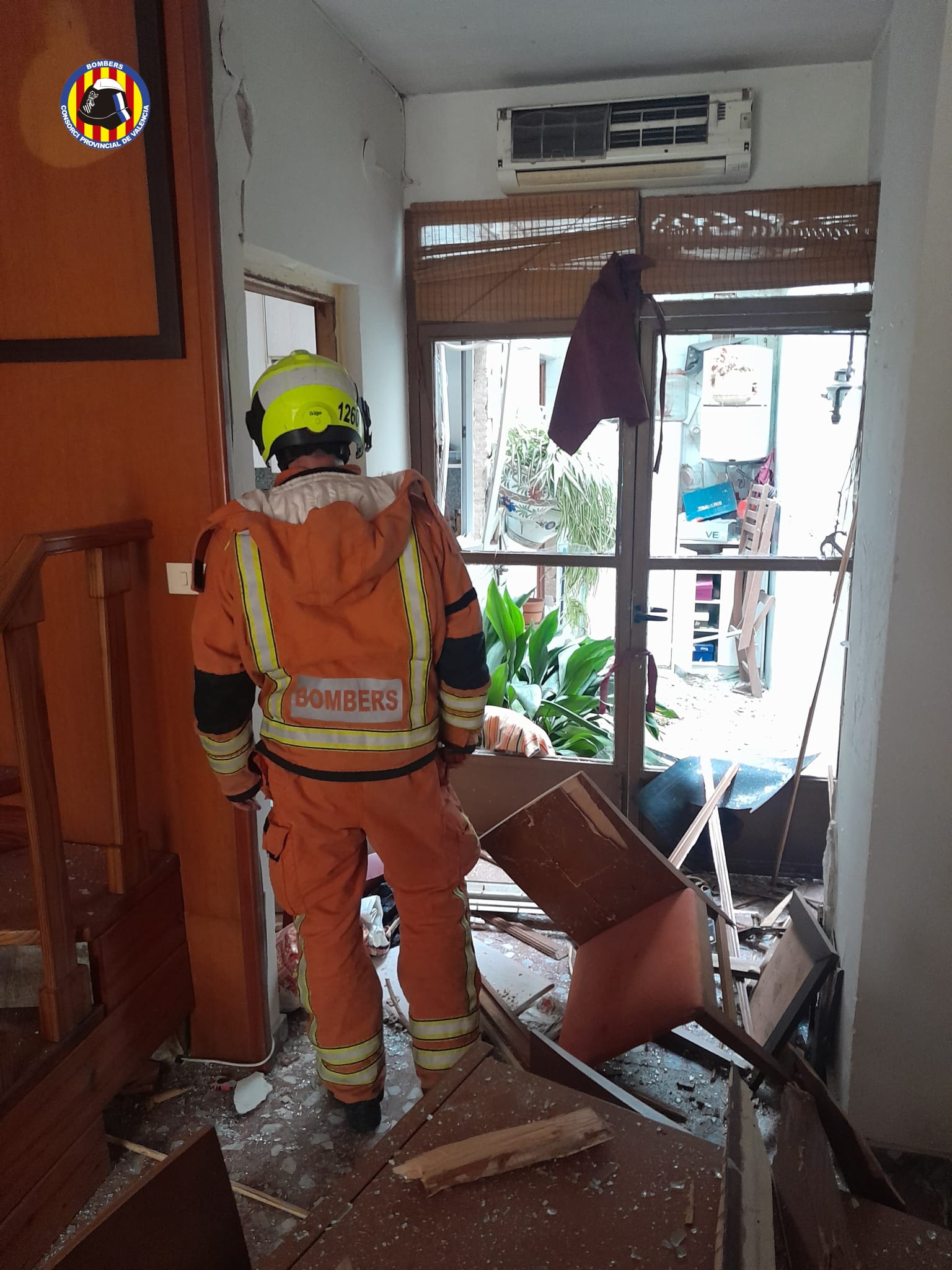 Una explosión de gas butano en Xàtiva deja un hombre de 67 años y un bebé de dos meses heridos.