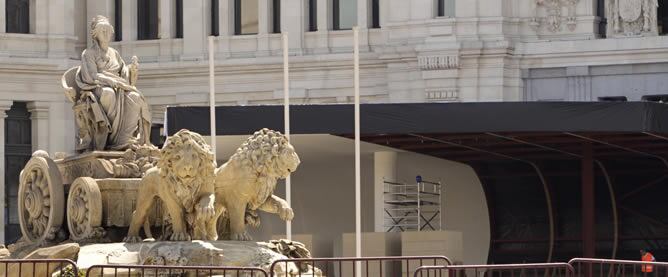 Vista del escenario que se ha construido en Cibeles con motivo de la JMJ