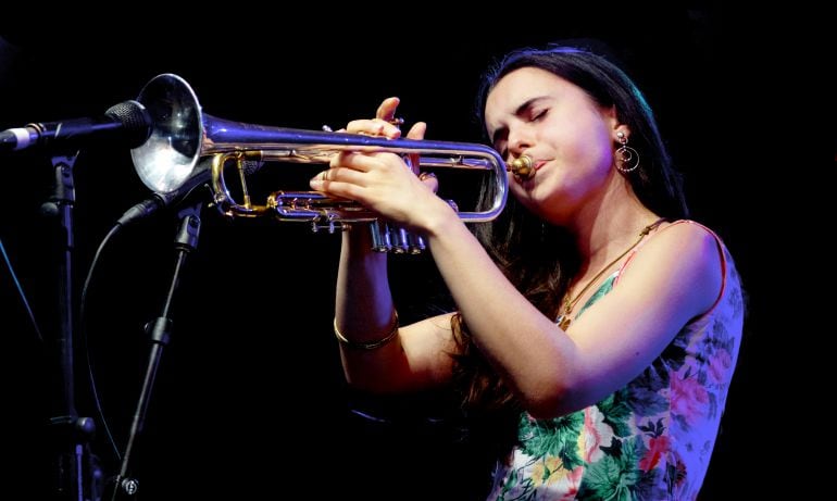 Andrea Motis durante su actuación en 2015 en el Love Supreme Jazz Festival de East Sussex