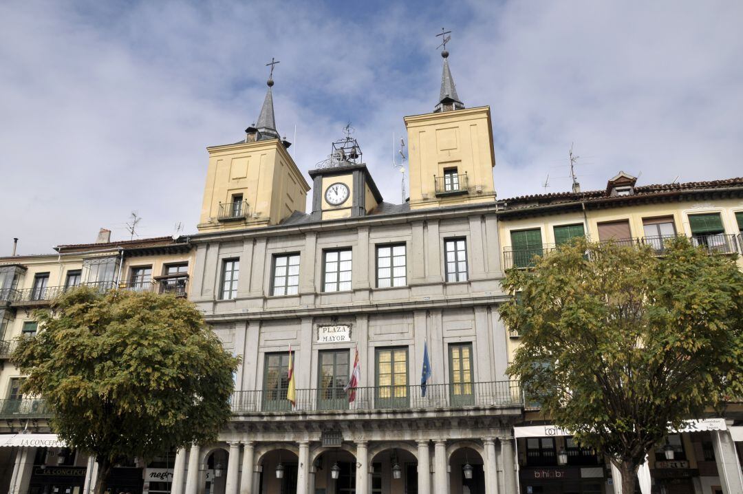 Además de los números de Whatsapp (682 916136 y 682 508507) del Ministerio de Igualdad, del 112 y del 016, la concejalía dispone de dos líneas de teléfono (921 442545 y 921 460543) a disposición de las mujeres