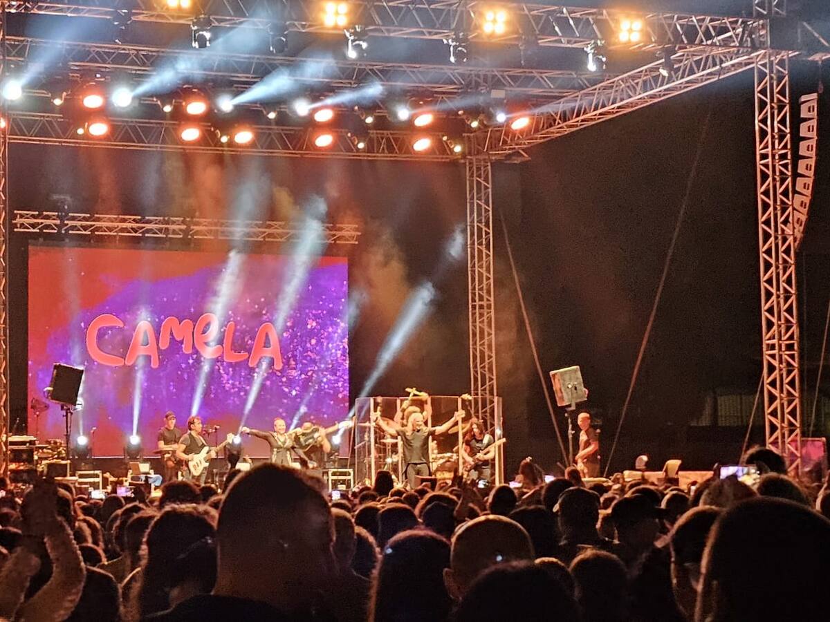 10.000 personas asistien al concierto del grupo Camela en Tavernes de la Valldigna