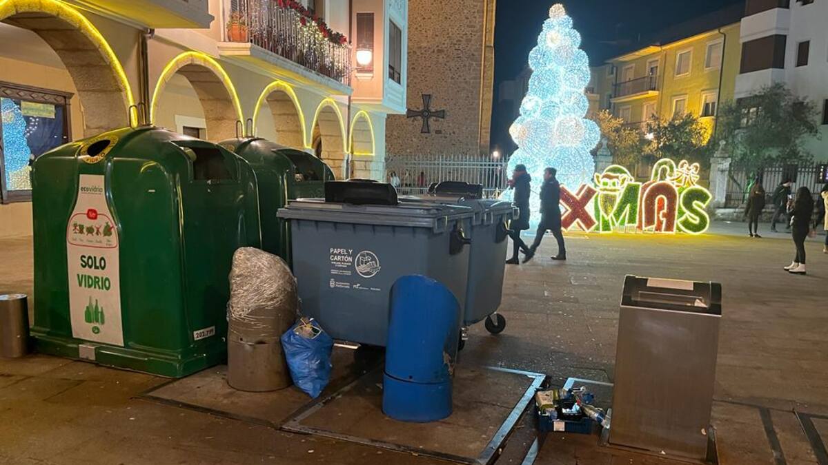 El PP le pide al alcalde que visite la Plaza de la Encina para ver la imagen de "turismo inteligente" que desprenden los contenedores