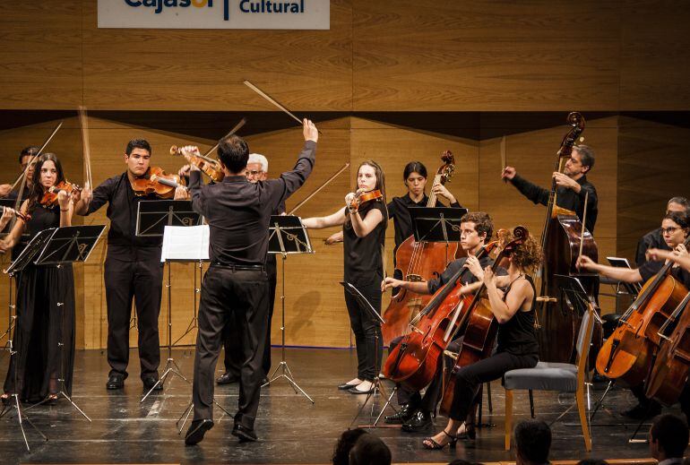 La Joven Orquesta Barroca de Sevilla con la Navidad The Glory of the Lord en el Lope de Vega
 