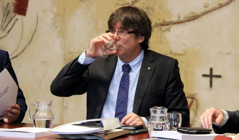 El presidente de la Generalitat, Carles Puigdemont, durante una reunión del Govern 