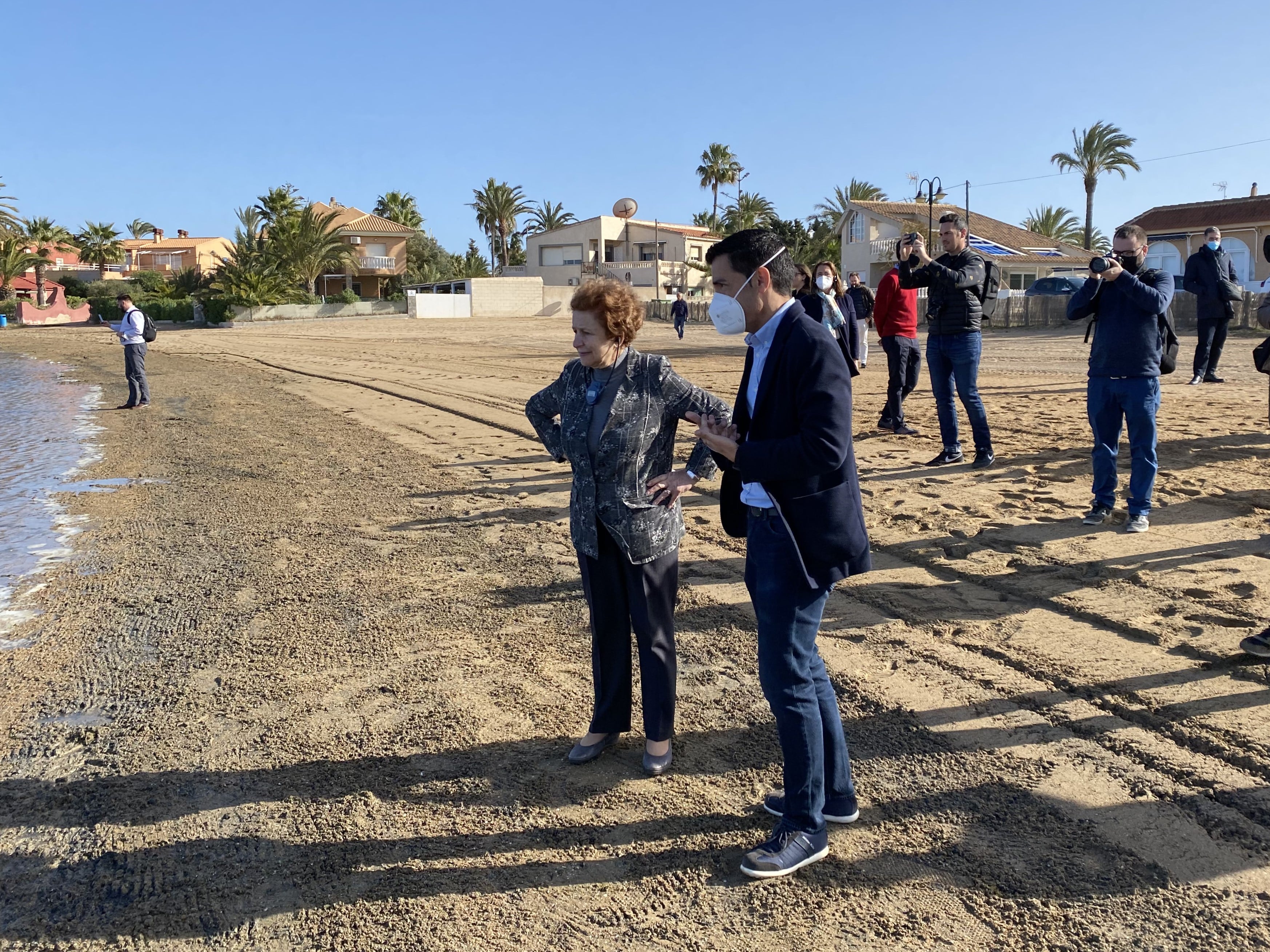 El eurodiputado murciano Marcos Ros durante la visita de la misión europea al Mar Menor en febrero de 2022