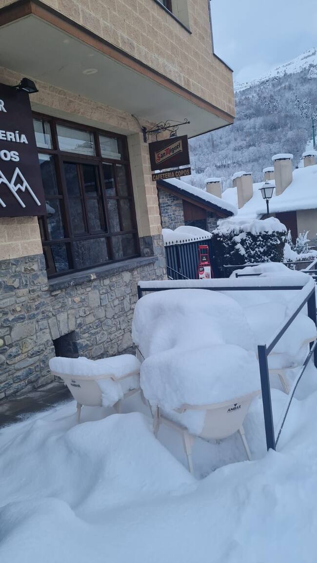 Grandes espesores acumulados en el pueblo de Panticosa