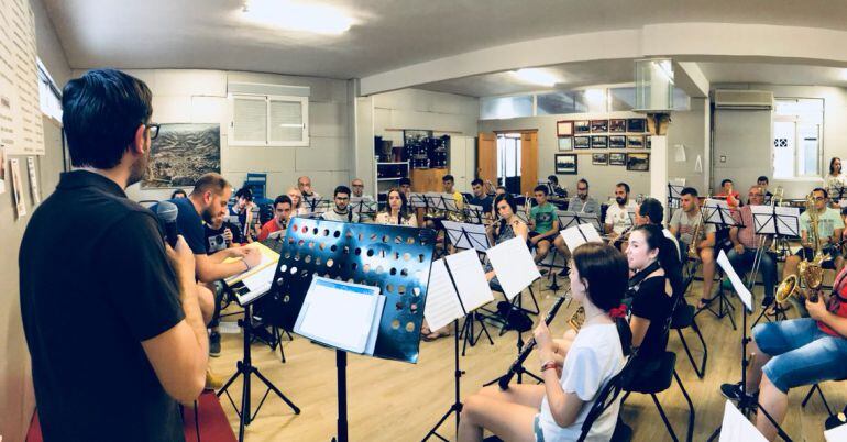 David Navarro y la Banda durante un ensayo