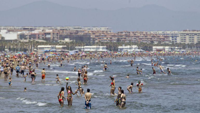 Imagen de archivo de la playa de Alicante.