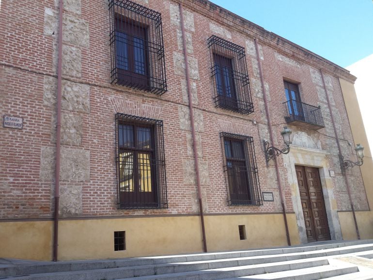 Fachada del Palacio de la Cotilla