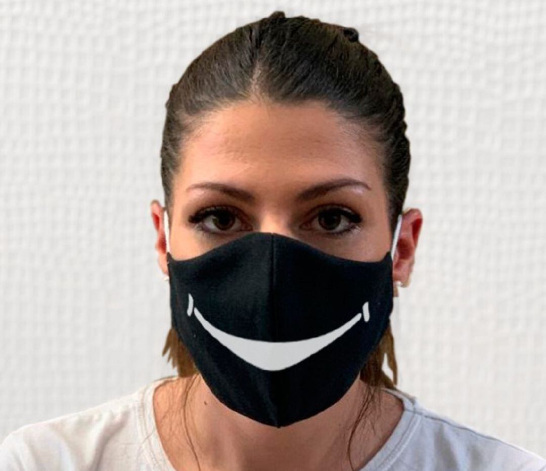 Hostelor personaliza las mascarillas para sus asociados