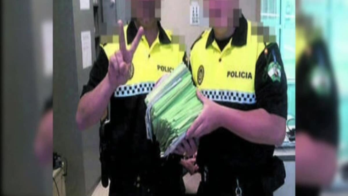 Dos policías locales de Sevilla serán investigados por fotografiarse con decenas de multas