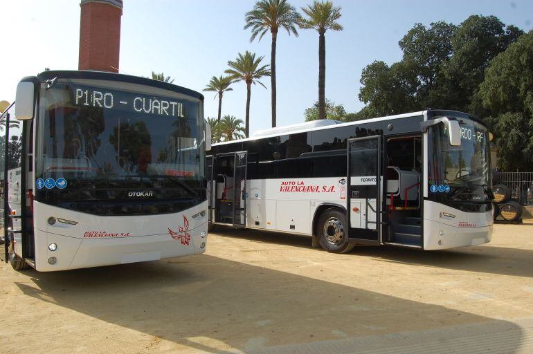 Dos de los nuevos vehículos que cubiran el sevicio en la zona rural