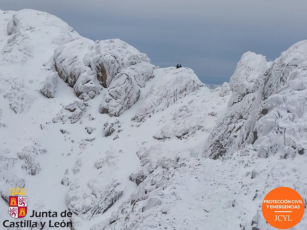 Rescatados dos montañeros ilesos que se habían quedado enriscados en el pico Espigüete