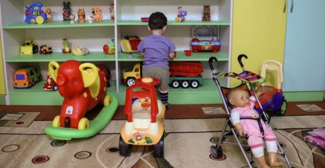 Un niño en una guardería