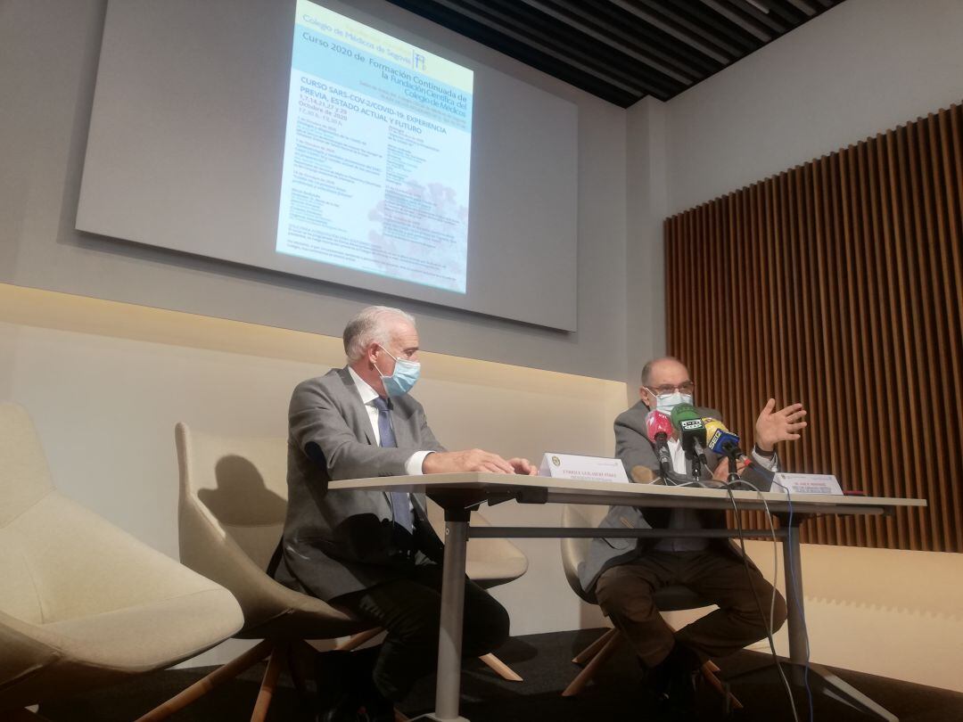 Enrique Guilabert, presidente del Colegio de Médicos de Segovia, y José Hernández, director de la Fundación del Colegio de Médicos.