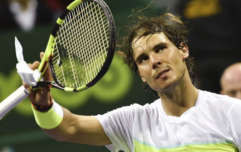 QTR42 DOHA (QATAR) - El tenista español Rafael Nadal celebra su victoria ante el ruso Andrey Kuznetsov tras su partido de cuartos de final del torneo de tenis de Doha en el Khalifa Tennis Complex, Catar, hoy 7 de enero 2016. Nadal, segundo cabeza de serie