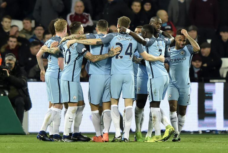 Los jugadores del Manchester City celebran la victoria ante el West Ham.