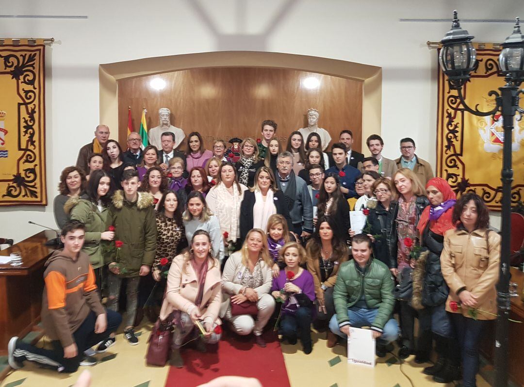 Participantes en los actos institucionales contra la violencia de género