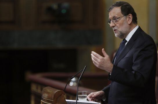 El presidente del Gobierno en funciones y candidato del PP, Mariano Rajoy, durante una de sus intervenciones en la sesión de la segunda jornada del debate de su investidura