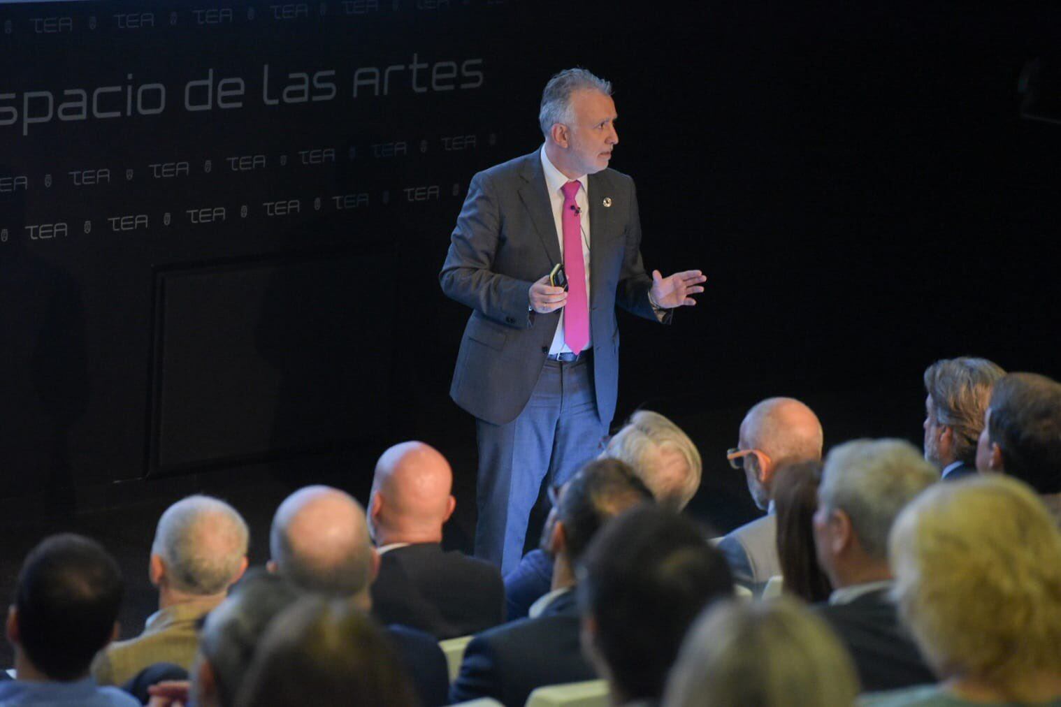 El presidente canario, Ángel Víctor Torres, hizo balance de su legislatura durante su ponencia &quot;Canarias en positivo&quot; organizada por el grupo de comunicación Prensa Ibérica y el periódico El Día en el Tenerife Espacio de las Artes (TEA)