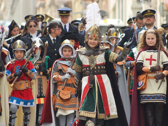 Ona Santonja, al frente del bando cristiano, durante la Gloria infantil 2024