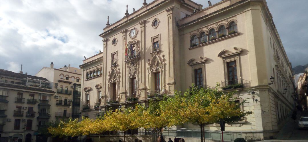 Fachada principal del Ayuntamiento de Jaén.