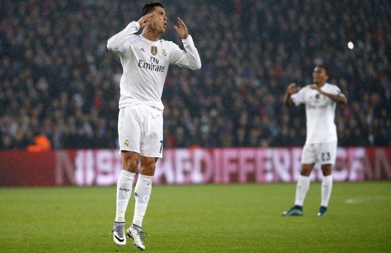 Cristiano Ronald lamentándose tras una ocasión fallada