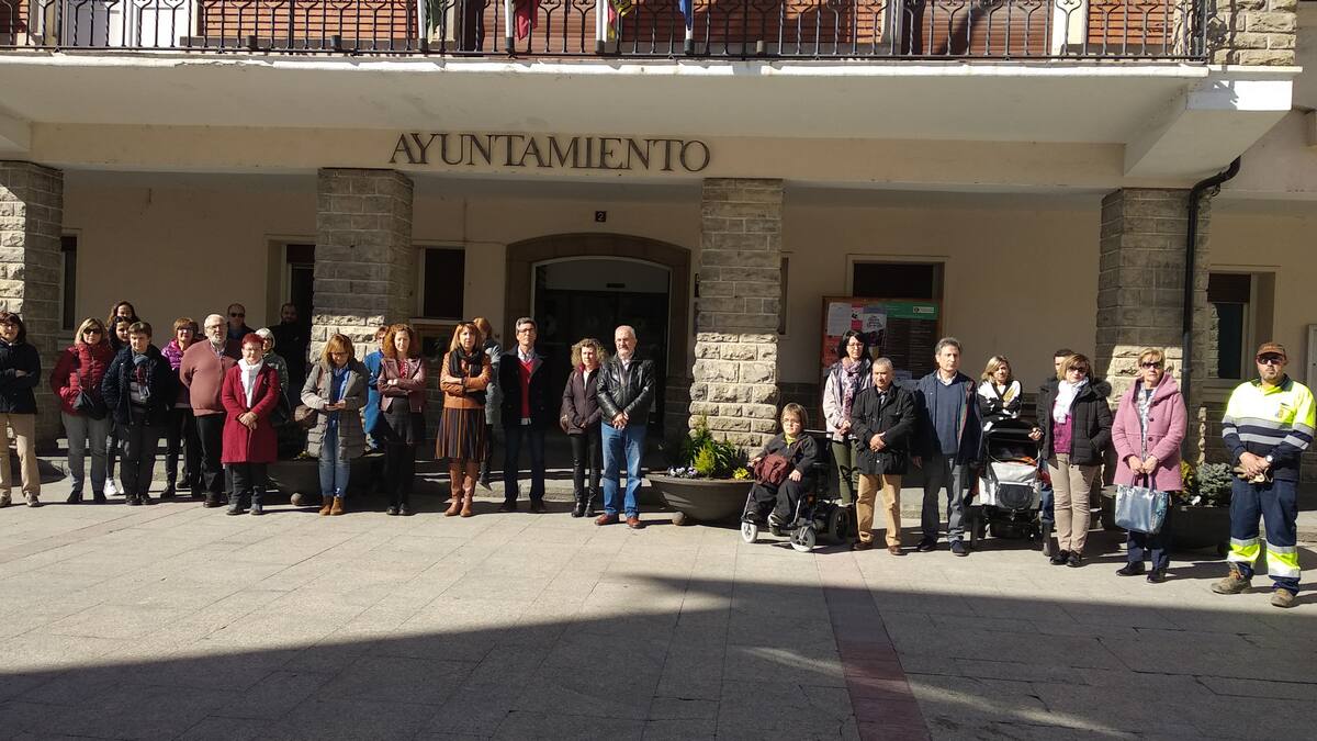 Sabiñánigo ha guardado un minuto de silencio en homenaje a las víctimas del 11-M