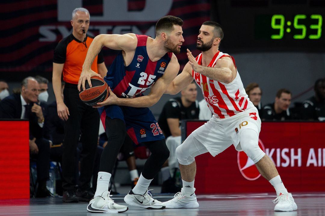 Peters y Lazic en el partido del Buesa