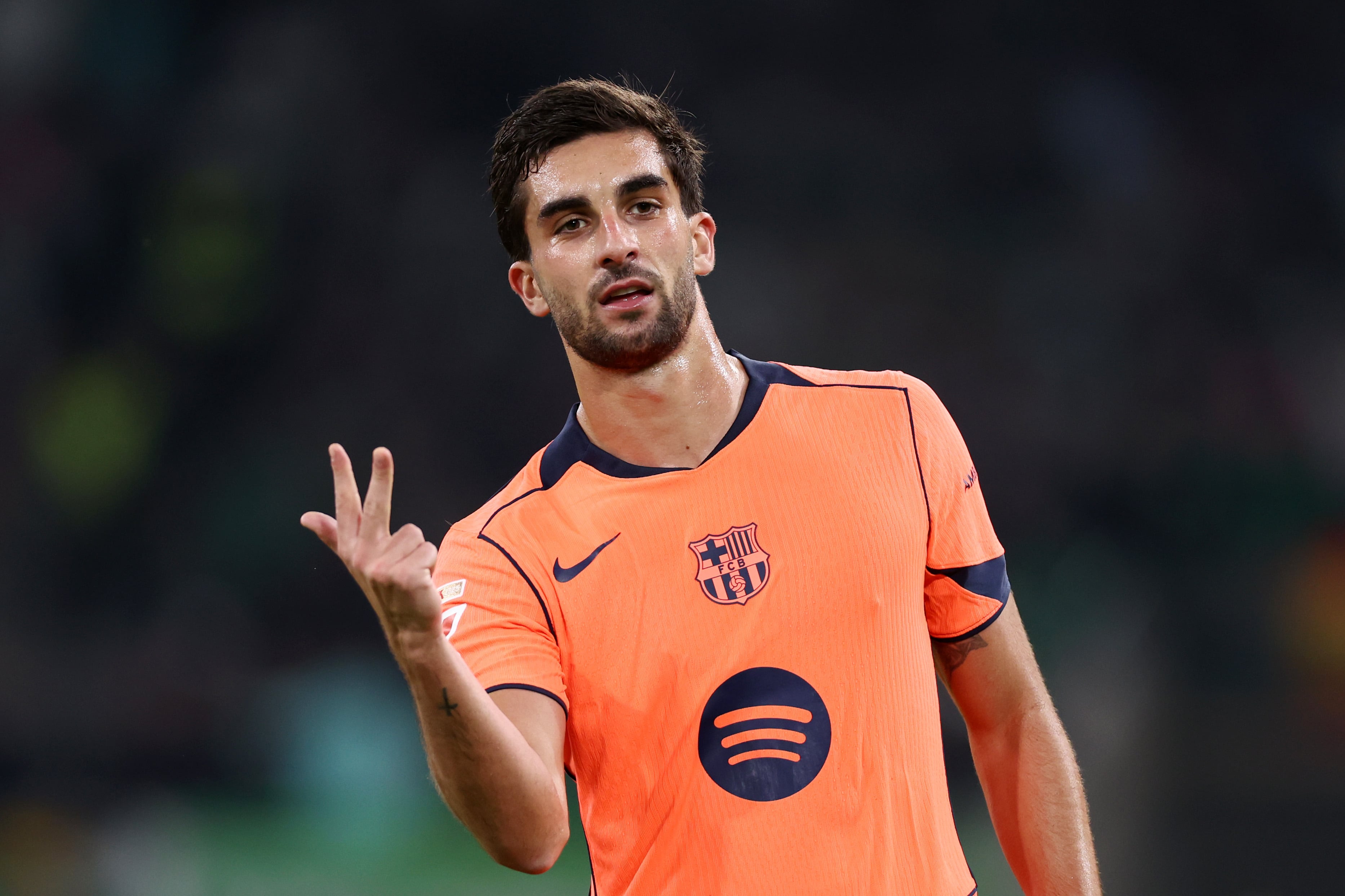 Ferran Torres celebra su tercer gol contra el Betis