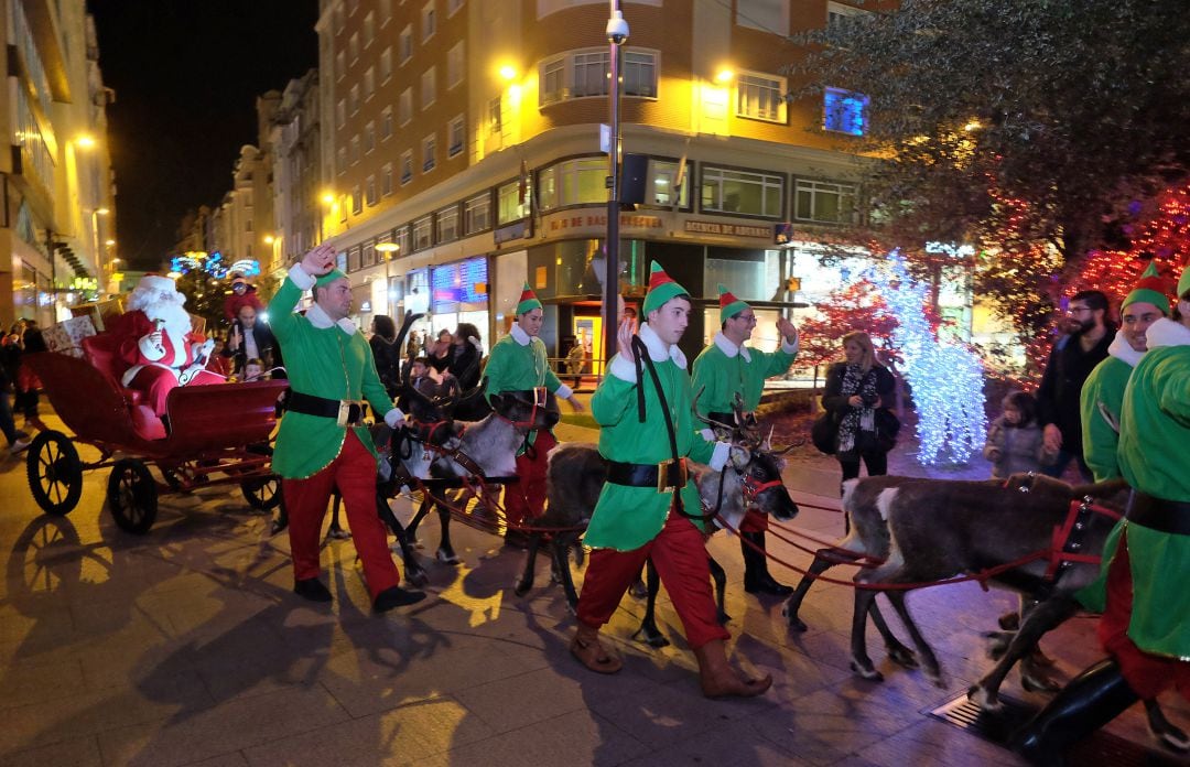 Desfile de Papa Noel en Santander celebrado otras Navidades.