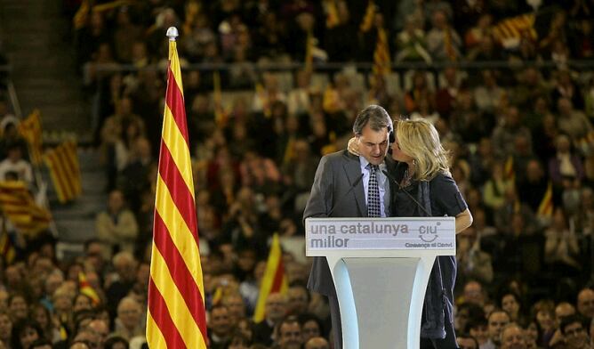 Artur Mas i la seva dona al miting final de CiU al Palau Sant Jordi, el 26 de novembre de 2010