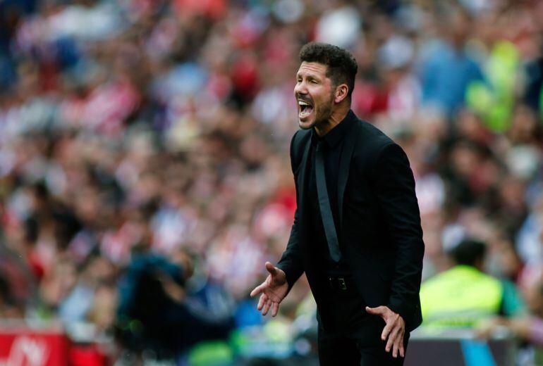 Simeone grita durante un partido del Atlético de Madrid