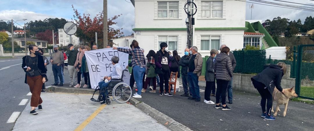 Vecinos de Dorneda piden un paso de peatones para poder cruzar la carretera