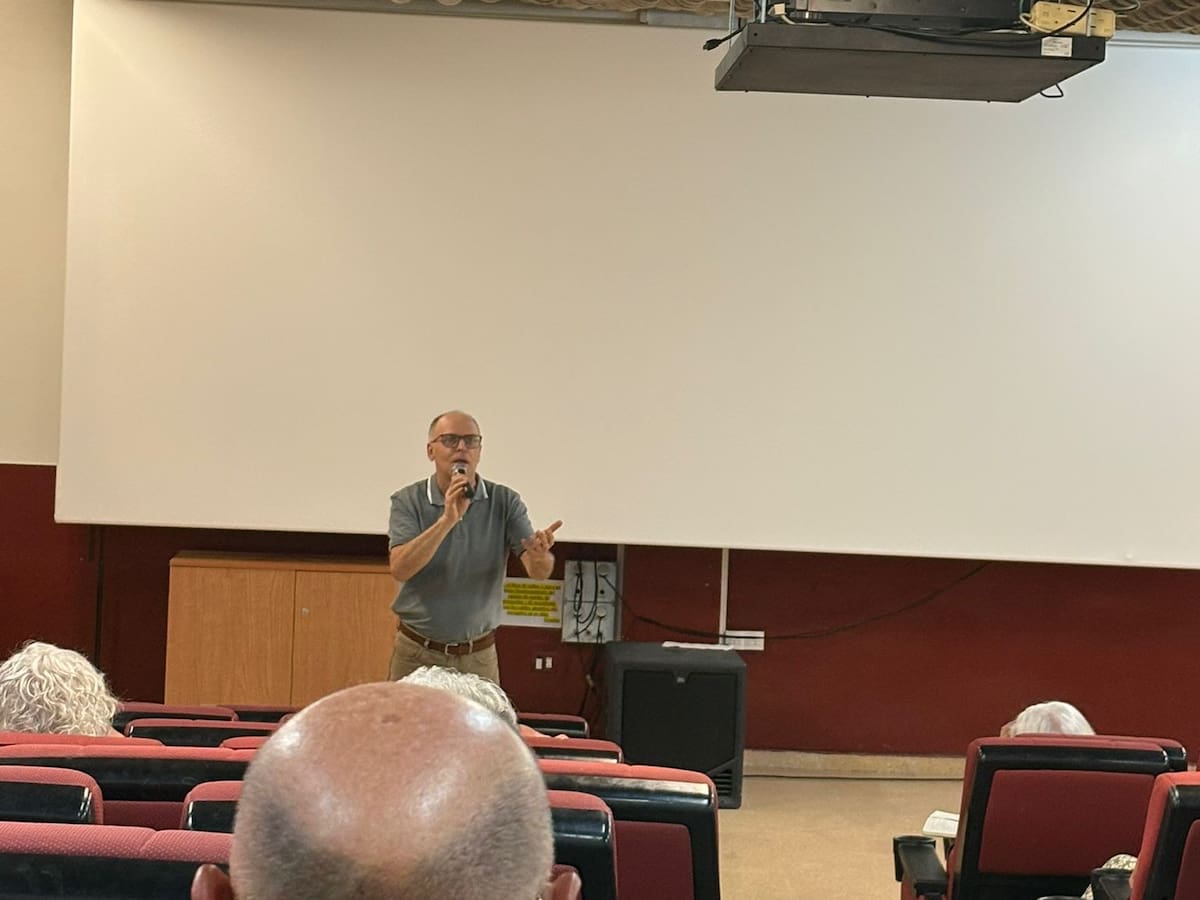 Tamarite de Litera acogió una charla coloquio sobre "La tierra en los pies"