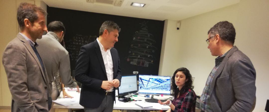 El delegado de la Xunta, Ovidio Rodeiro, en el centro, presentó el balance