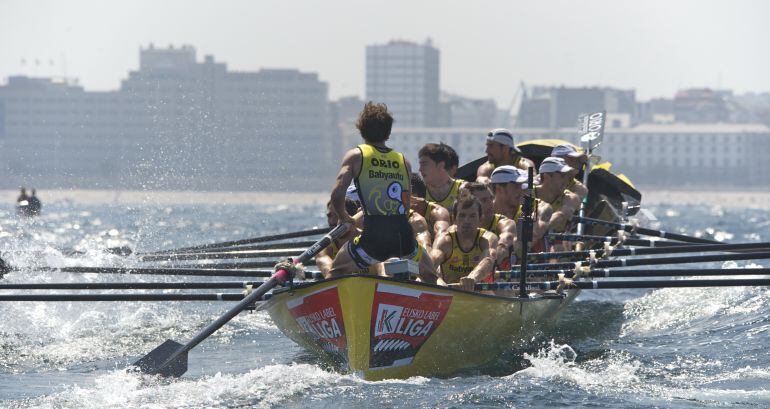 Orio en pleno esfuerzo en la regata en aguas de Galicia