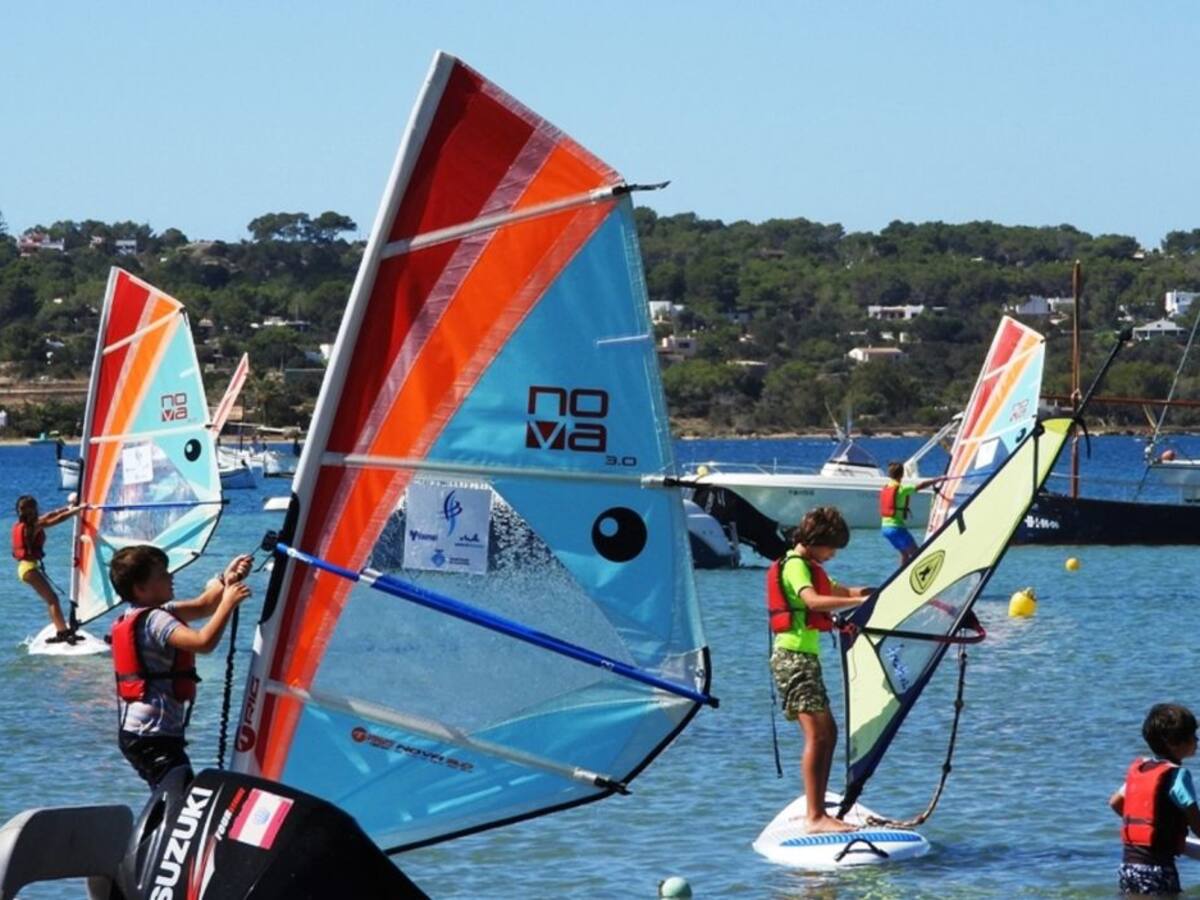 Reabre la escuela de Formentera tras dar negativo por Covid los monitores y alumnos